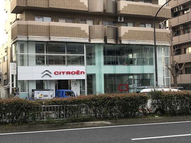 シトロエン神戸東のショールームは改装中です