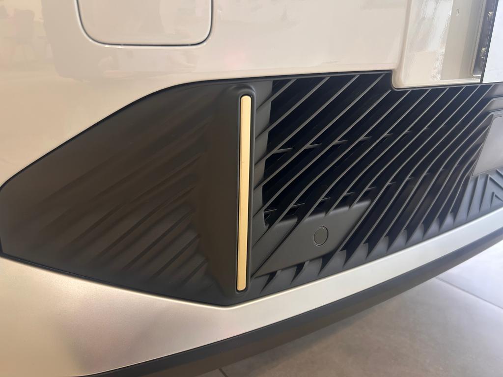 NEW CITROËN C4 HYBRIDの魅力～フロントフェイス～