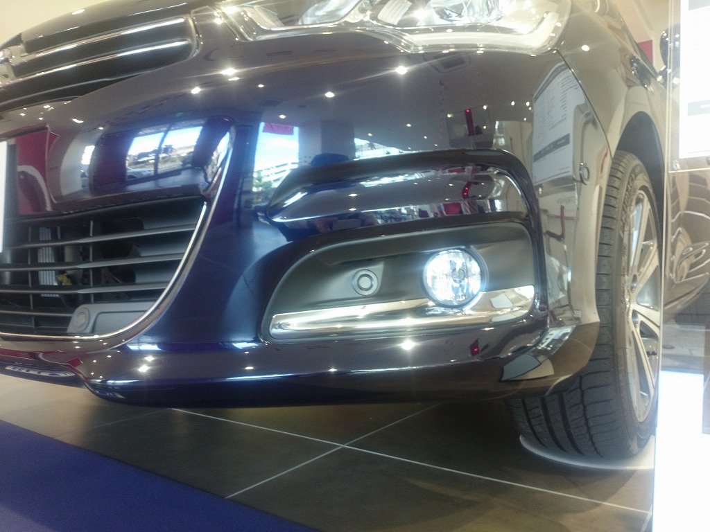 C4 FEEL BlueHDi展示車♪