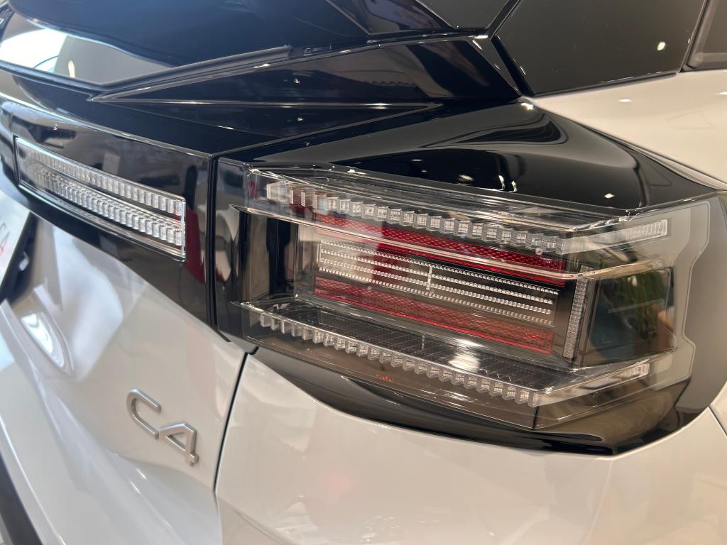 NEW CITROËN C4 HYBRIDの魅力～リア編～