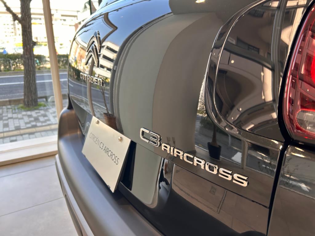 展示中のC 3 AIRCROSS SUV について