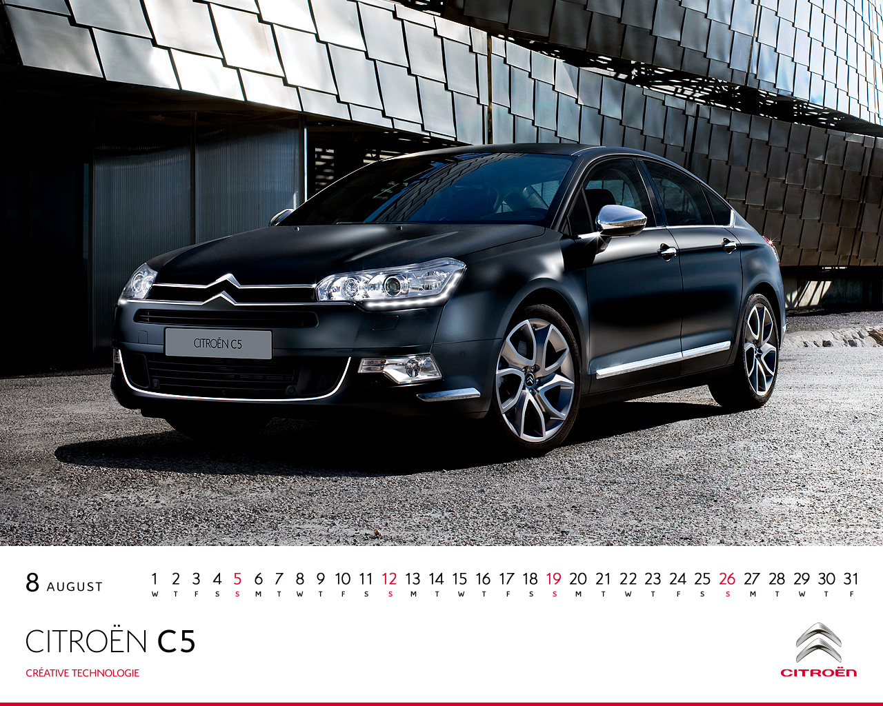 壁紙カレンダー　8月はC5デス