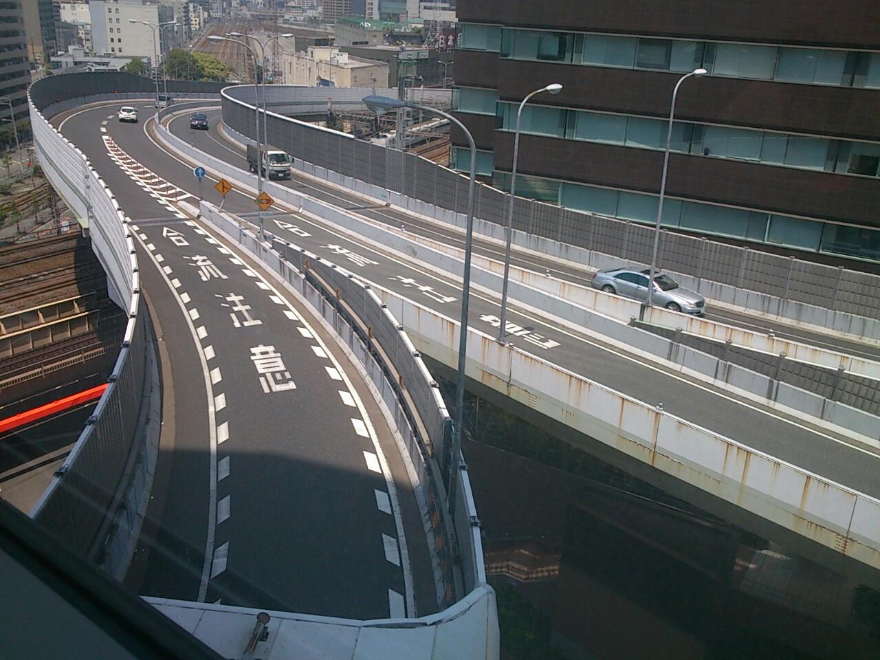 阪神高速の上で
