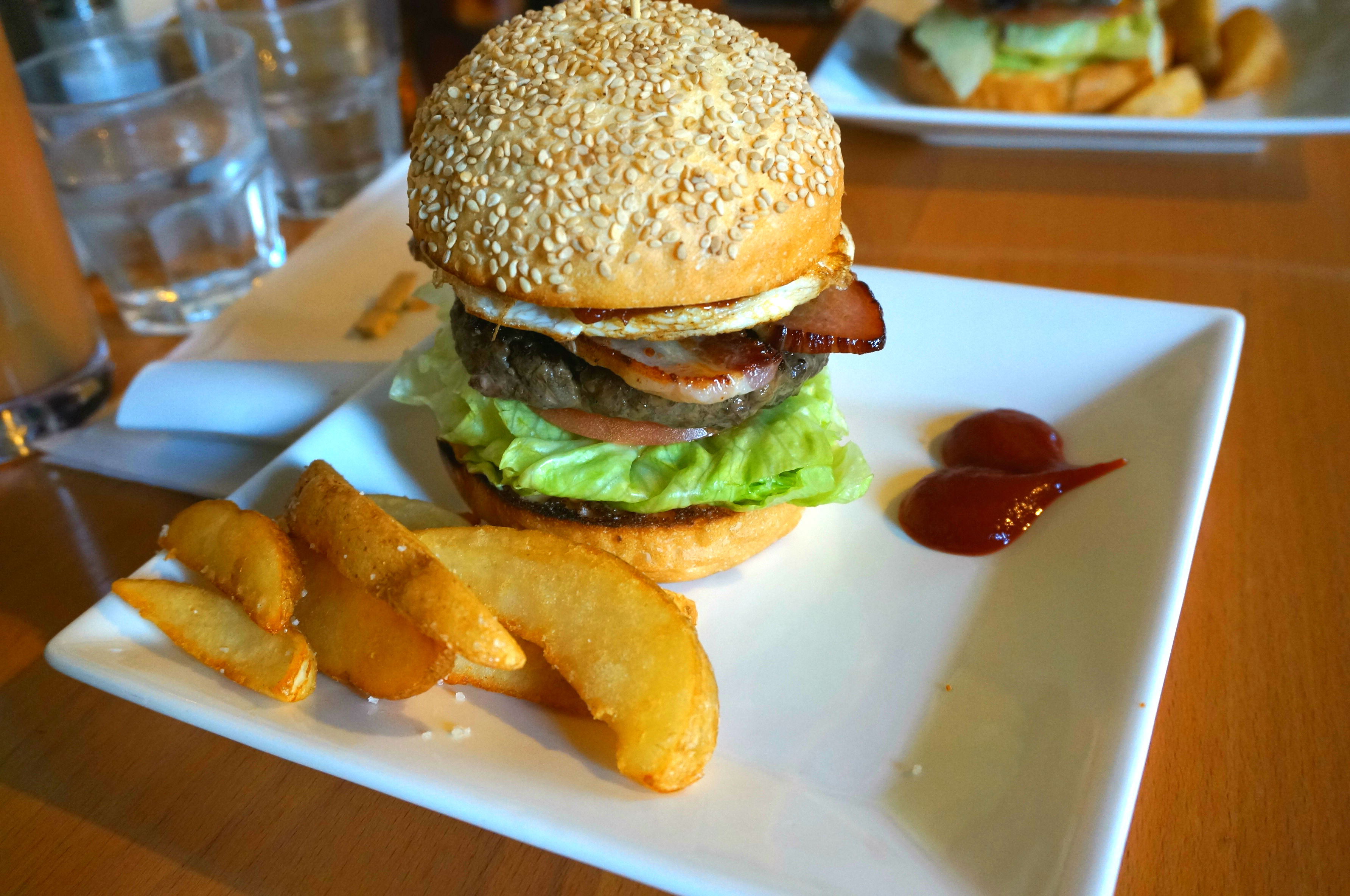 おいしいハンバーガーを求めて　西宮“エスケール”さん