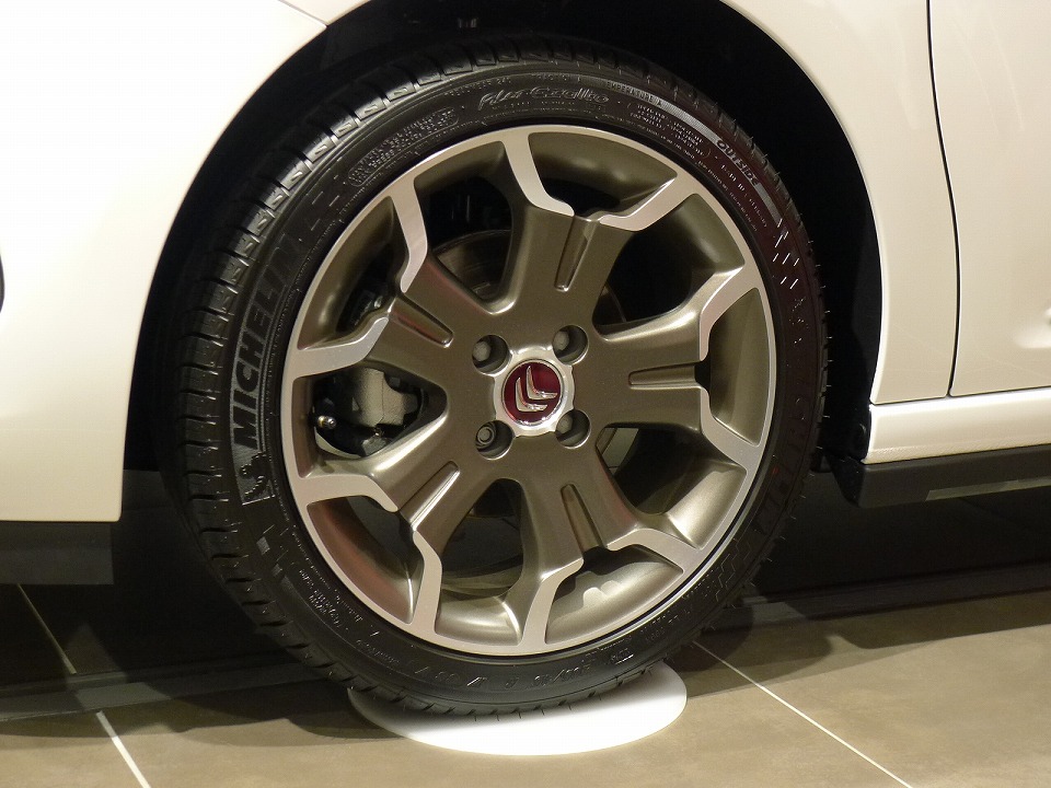 名の無い限定車と艶やかな2台