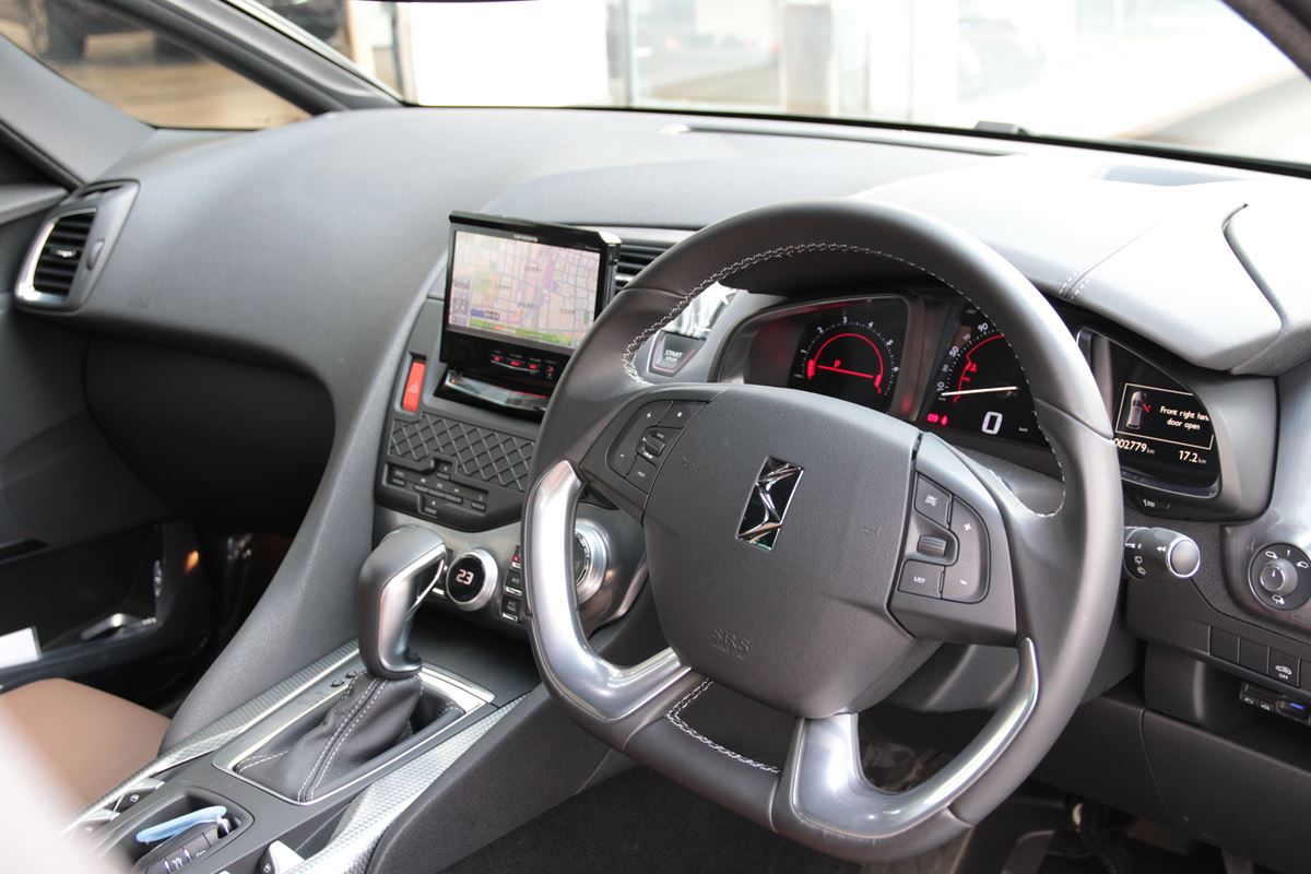 ＤＳ５試乗車のご紹介！