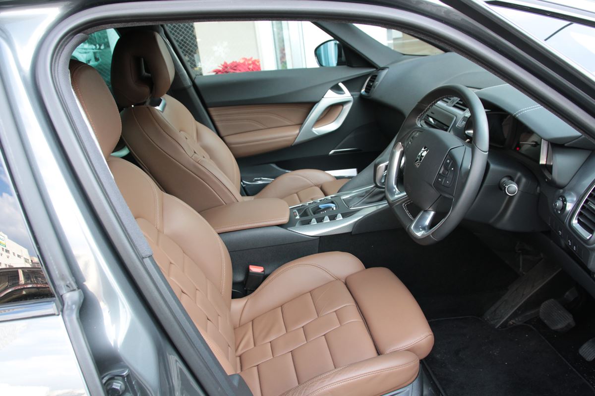 ＤＳ５試乗車のご紹介！