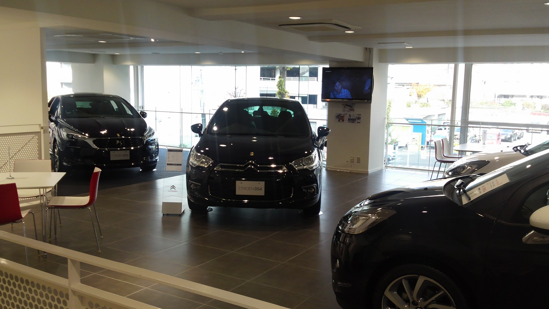 シトロエン神戸東　／　ＤＳ　Ｚｏｎｅ