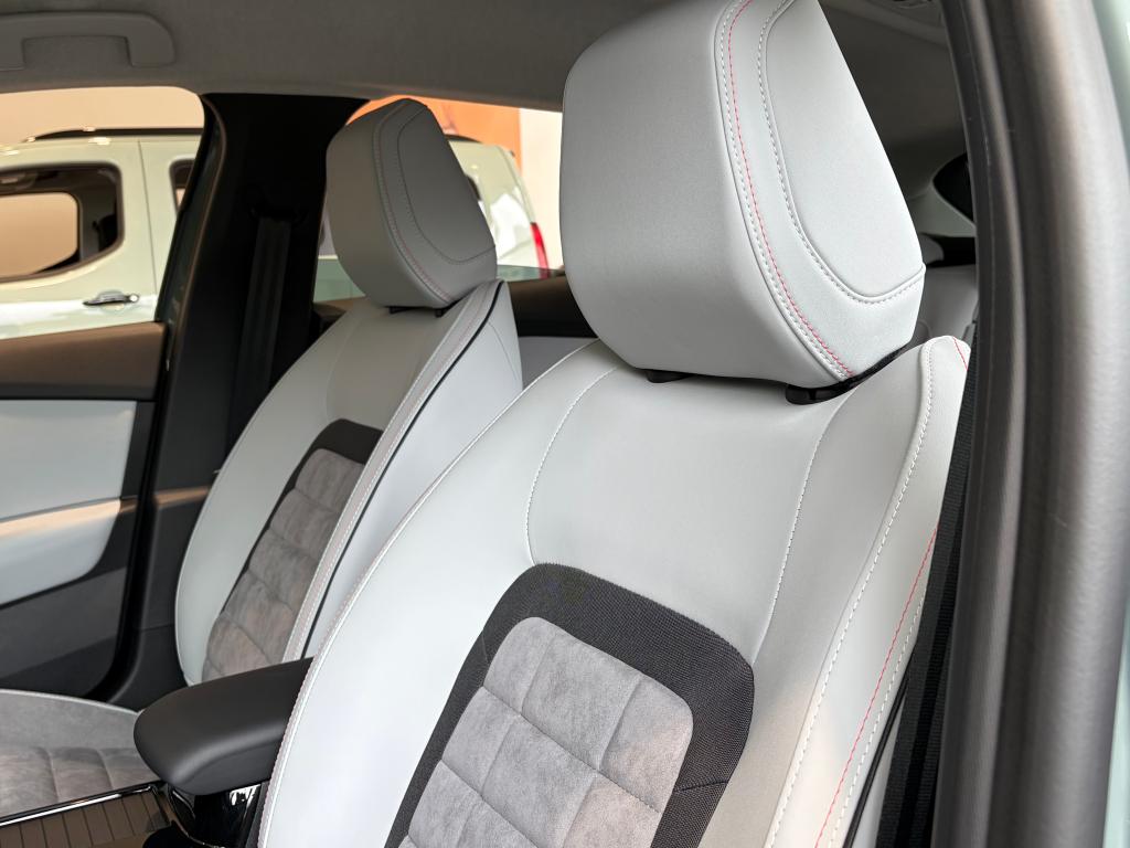展示車のご紹介 ~NEW C4 MAX HYBRID ~